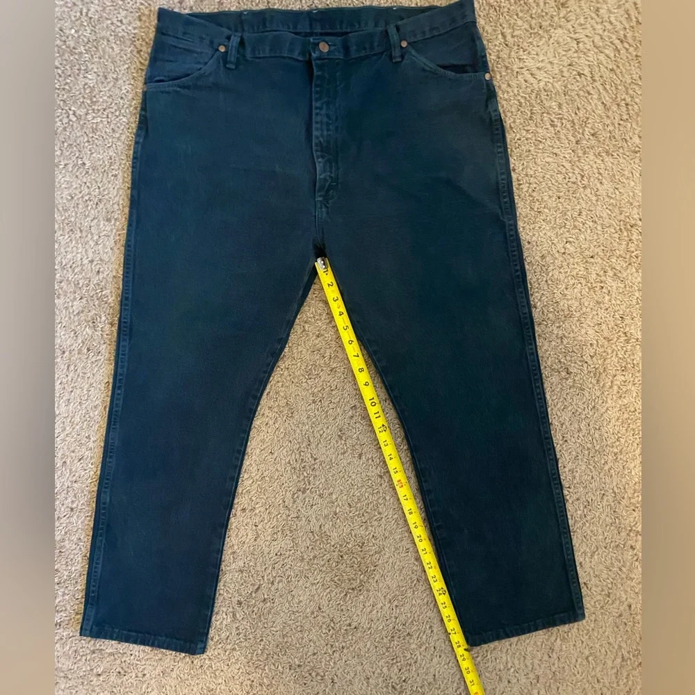 Men’s Green Wrangler style 13MWZKM Size 42x30